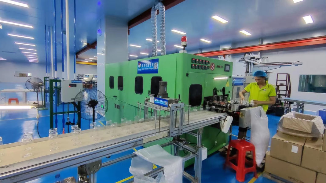 Guangzhou Huihua Packaging Products Co,.LTD línea de producción del fabricante