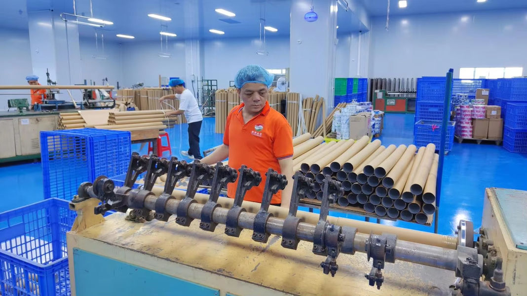 Guangzhou Huihua Packaging Products Co,.LTD línea de producción del fabricante