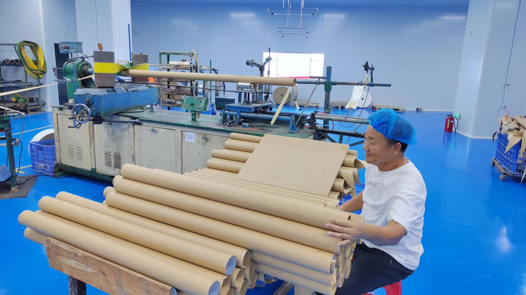 Guangzhou Huihua Packaging Products Co,.LTD línea de producción del fabricante