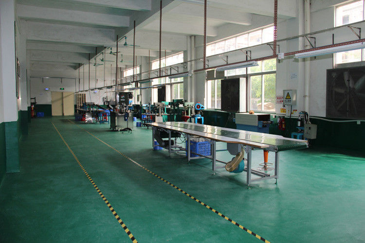 Guangzhou Huihua Packaging Products Co,.LTD línea de producción del fabricante
